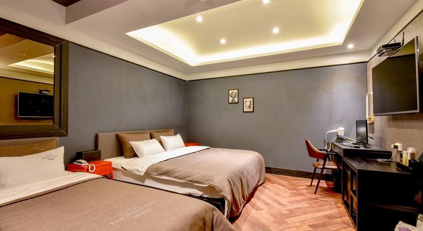 French Code Hotel Changwon Exterior foto