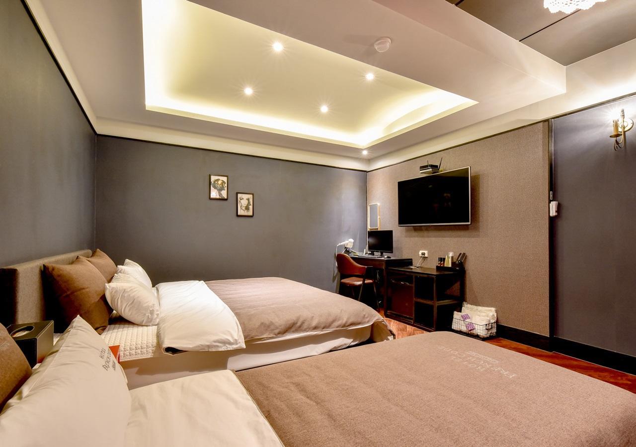 French Code Hotel Changwon Exterior foto