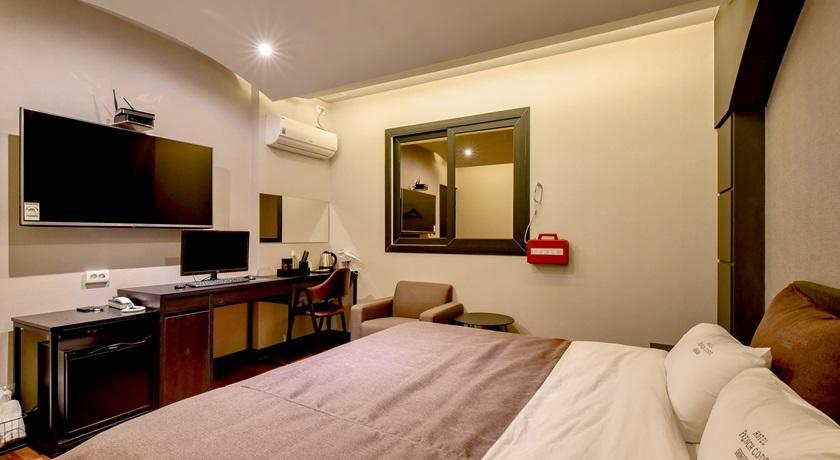 French Code Hotel Changwon Exterior foto