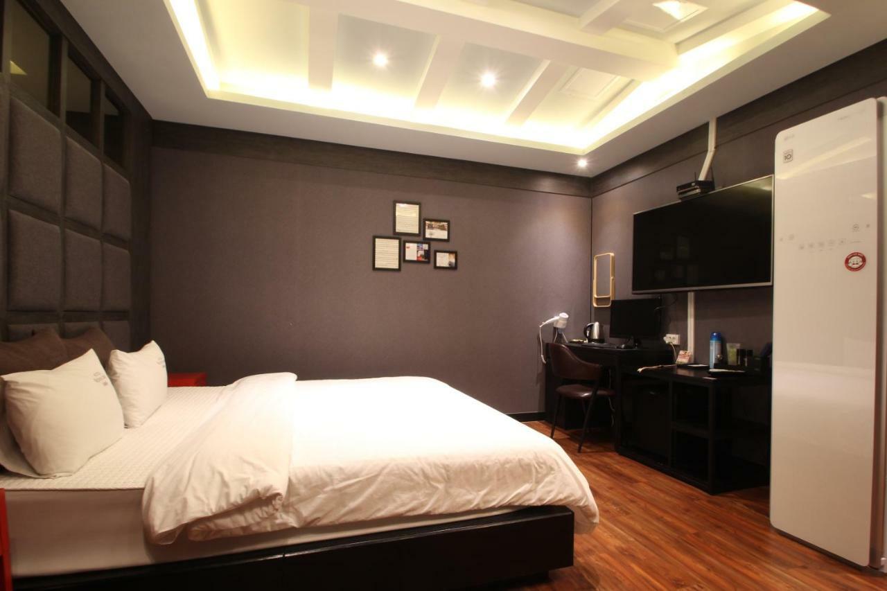 French Code Hotel Changwon Exterior foto