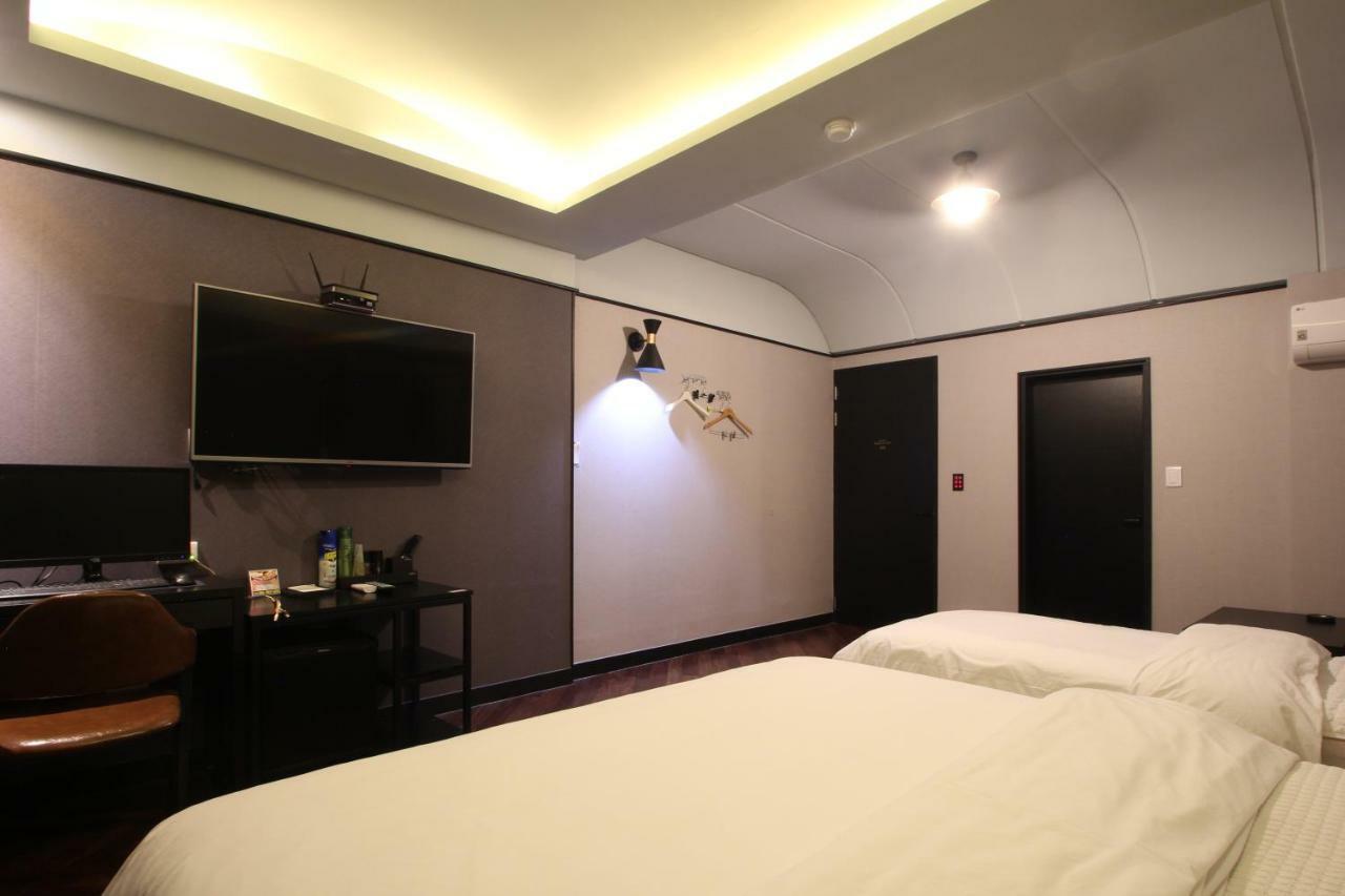 French Code Hotel Changwon Exterior foto