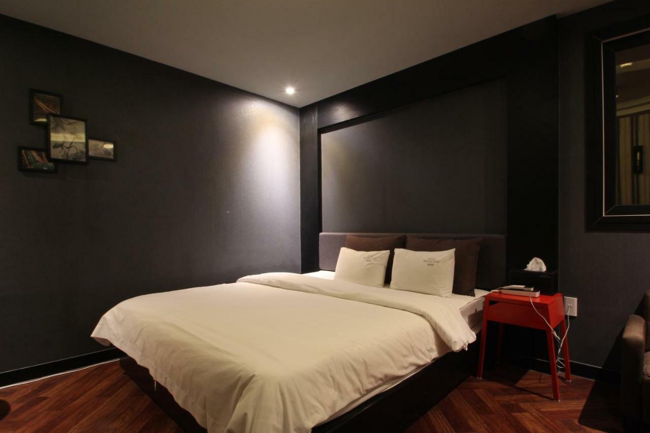 French Code Hotel Changwon Exterior foto